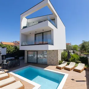 Luxury Favela With Heated Pool Villa